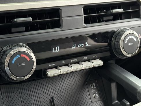 Used 2025 Toyota Tacoma TRD Sport image 17