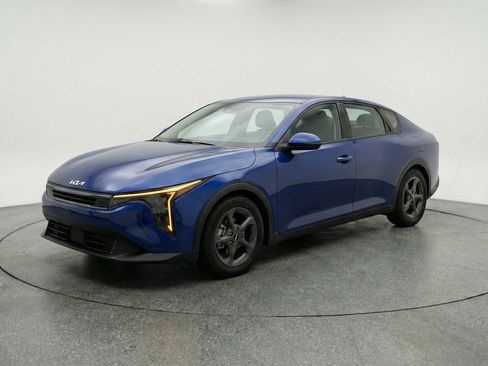 Used 2025 Kia K4 LXS image 3