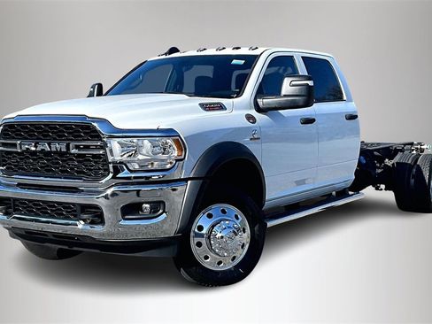 New 2024 RAM 5500 Tradesman w/ Chrome Appearance Group image 3