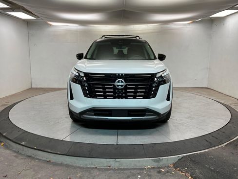 New 2026 Nissan Pathfinder Platinum image 8