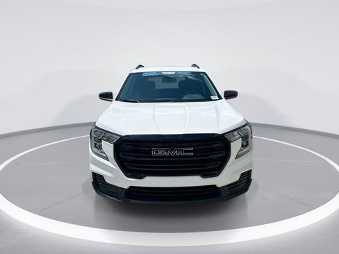 Used 2023 GMC Terrain SLE w/ Elevation Edition FWD image 3
