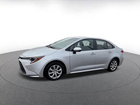 Used 2025 Toyota Corolla LE image 8