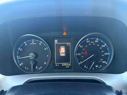Used 2018 Toyota RAV4 XLE AWD/4WD image 29