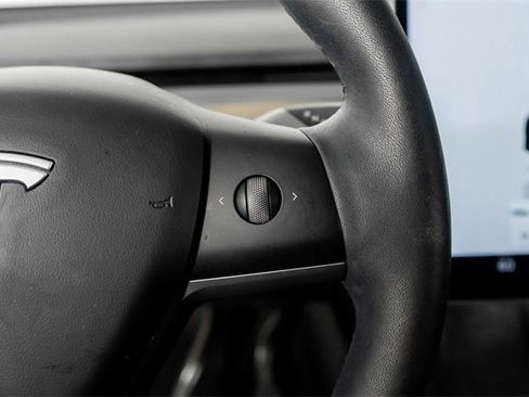 Used 2022 Tesla Model Y Long Range image 25