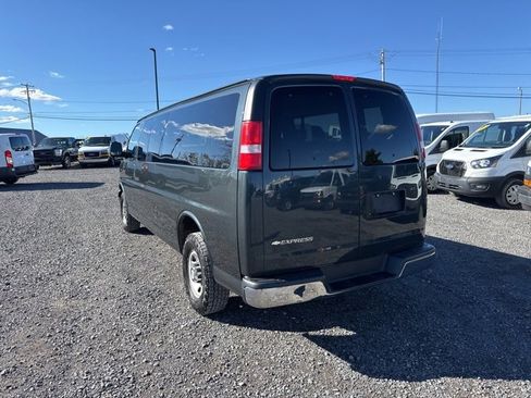Used 2017 Chevrolet Express 3500 LT w/ LT Preferred Equipment Group image 6