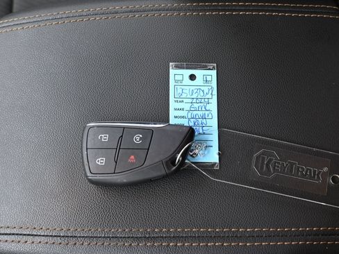 Used 2024 GMC Canyon AT4 w/ Technology Package AWD/4WD image 20