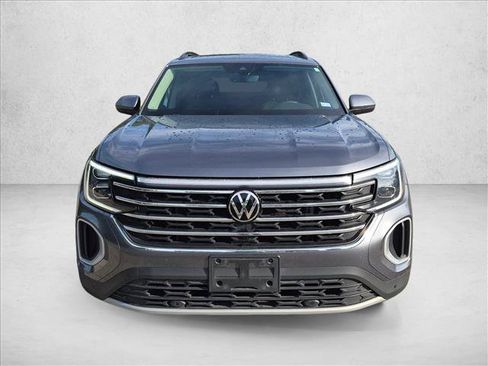 Used 2024 Volkswagen Atlas SE w/ Panoramic Sunroof Package FWD image 2