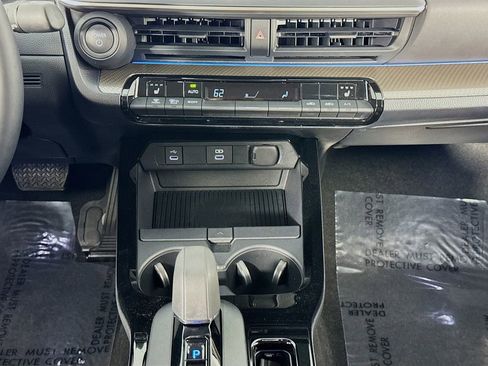 Used 2025 Toyota Prius XLE image 40