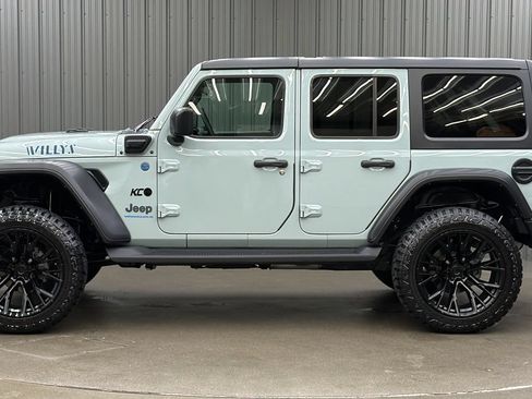 Used 2024 Jeep Wrangler Unlimited AWD/4WD image 2