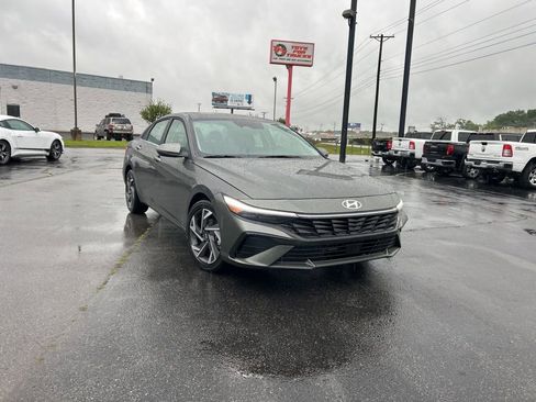New 2026 Hyundai Elantra Limited FWD image 2