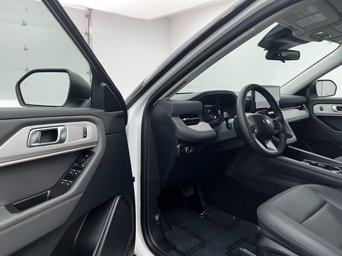 Used 2026 Ford Explorer Active w/ Active Comfort Package AWD/4WD image 16