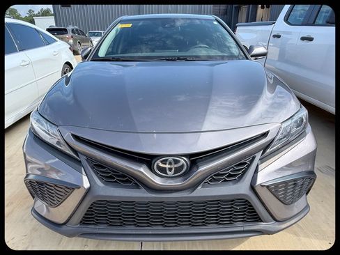 Used 2021 Toyota Camry SE w/ Convenience Package FWD image 2