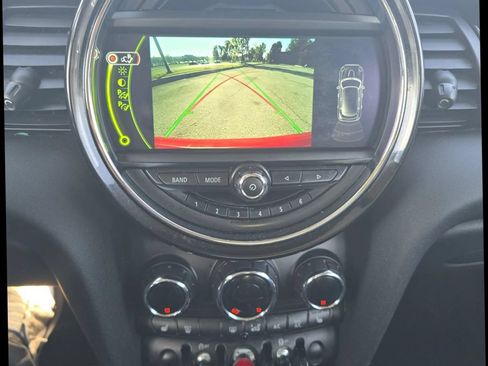 Used 2016 MINI Cooper 4-Door Hardtop FWD image 16