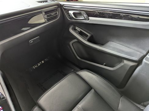 Used 2024 Porsche Macan image 11