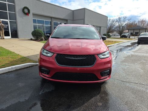 New 2026 Chrysler Pacifica Select w/ S Appearance Package image 2