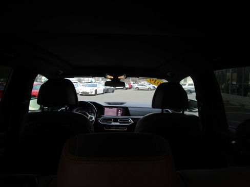 Used 2019 BMW X5 xDrive40i w/ M Sport Package image 27