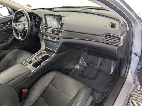 Used 2018 Honda Accord Touring image 5