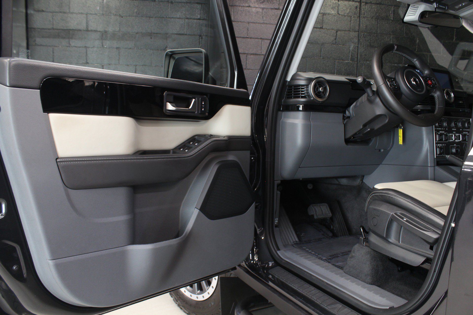 Used 2024 INEOS Grenadier Station Wagon AWD/4WD image 31