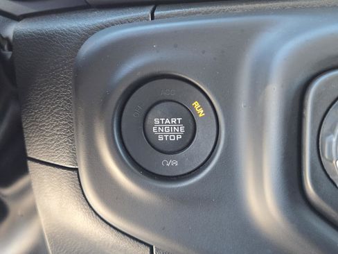 Certified 2023 Jeep Gladiator Sport image 12