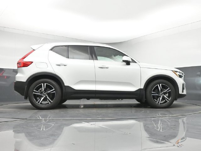 Used 2023 Volvo XC40 B5 Plus w/ Driver Assist Package AWD/4WD image 17