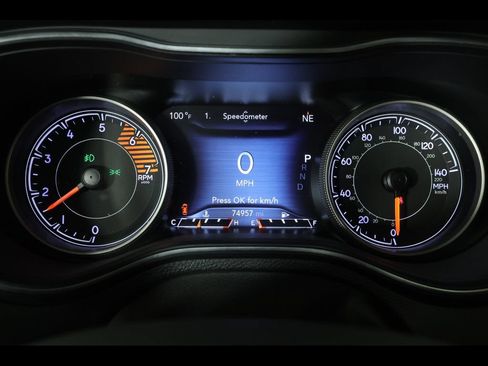 Used 2019 Jeep Cherokee Trailhawk AWD/4WD image 25