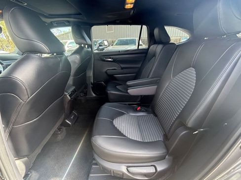 Used 2025 Toyota Highlander XSE AWD/4WD image 23