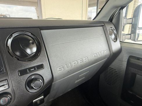 Used 2015 Ford F550 2WD Crew Cab Super Duty image 22