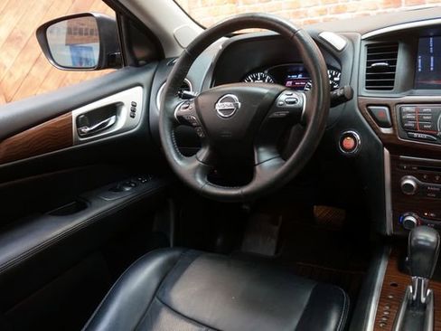 Used 2018 Nissan Pathfinder Platinum AWD/4WD image 11