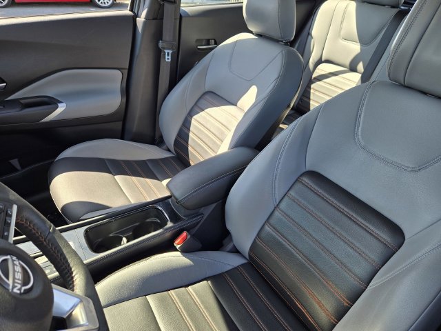Used 2023 Nissan Kicks SR w/ SR Premium Package FWD image 11