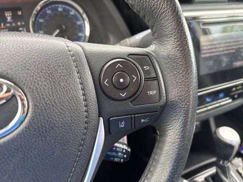 Used 2017 Toyota Corolla SE FWD image 13
