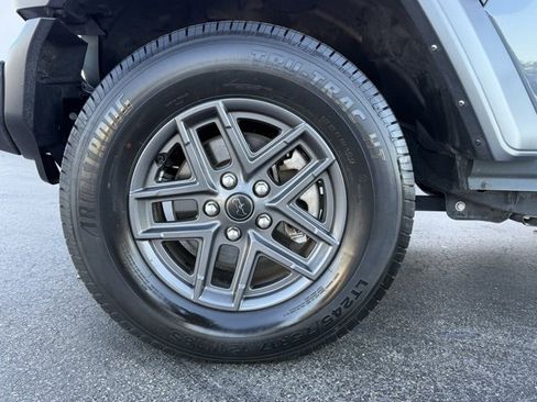 Used 2024 Jeep Wrangler Sport S image 10