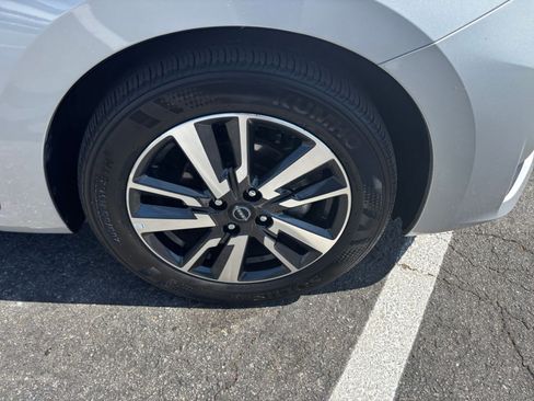 Used 2025 Nissan Versa SV FWD image 30