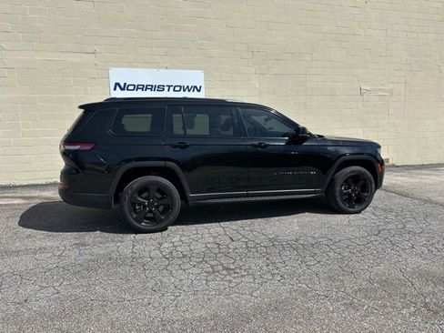 Used 2023 Jeep Grand Cherokee L Limited w/ Black Appearance Package image 3