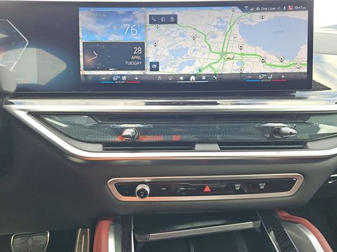 Used 2025 BMW X6 xDrive40i w/ Climate Comfort Package AWD/4WD image 4
