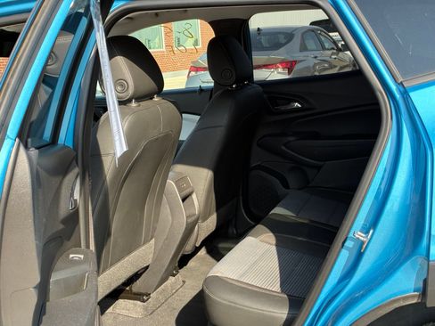 Used 2025 Chevrolet Trax LT FWD image 3