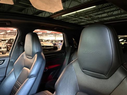 Used 2019 Porsche Cayenne Turbo AWD/4WD image 26