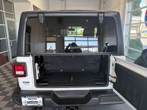 Used 2022 Jeep Wrangler Sport image 11
