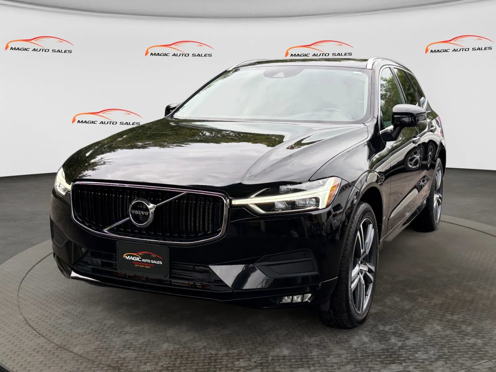 Used 2021 Volvo XC60 T5 Momentum w/ Protection Package Premier AWD/4WD image 1
