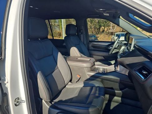 Used 2022 Chevrolet Suburban RST w/ Luxury Package image 21