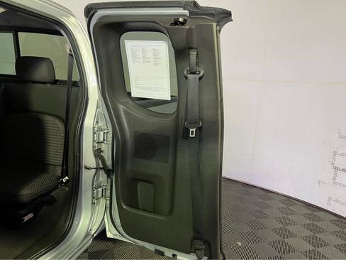 Used 2007 Nissan Frontier SE w/ SE Value Truck Pkg image 19