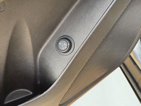 Used 2024 Chevrolet Equinox LT image 13