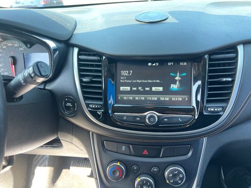 Used 2017 Chevrolet Trax LT w/ LT Convenience Package AWD/4WD image 13