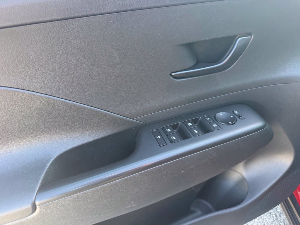 Used 2025 Hyundai Kona SEL AWD/4WD image 14