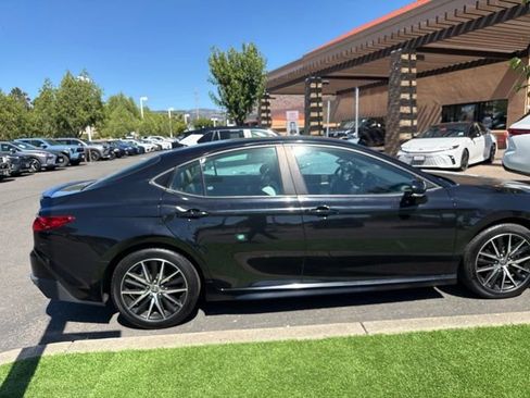 Used 2025 Toyota Camry SE FWD image 8