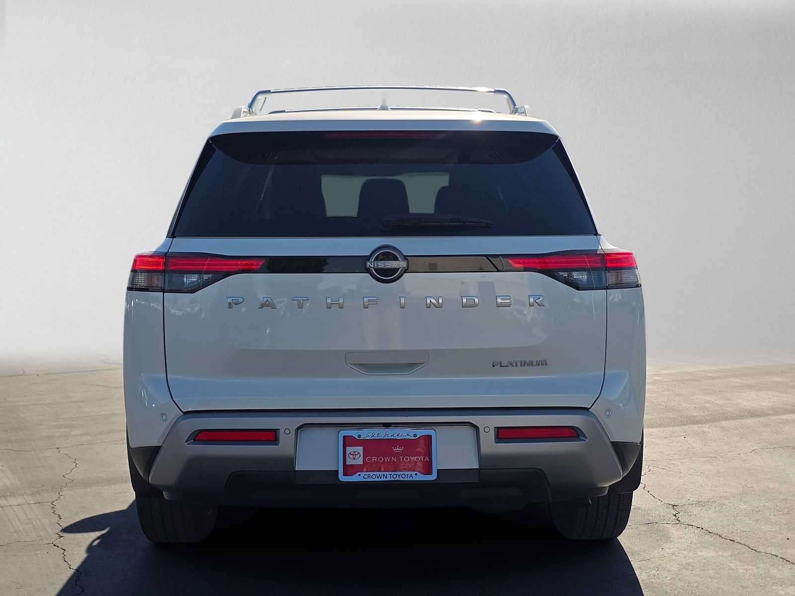 Used 2023 Nissan Pathfinder Platinum w/ Lighting Package (N93) FWD image 4