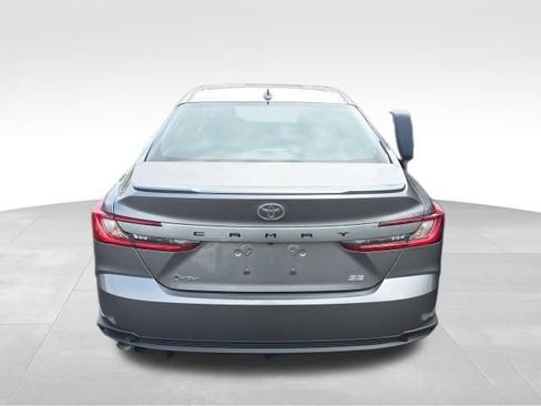 Used 2025 Toyota Camry SE image 5