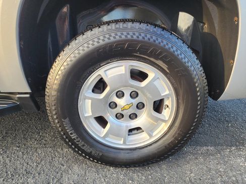 Used 2013 Chevrolet Avalanche LT image 10