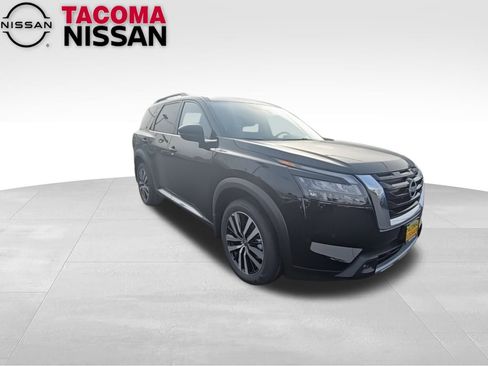New 2025 Nissan Pathfinder Platinum image 2