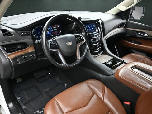 Used 2020 Cadillac Escalade Luxury image 10