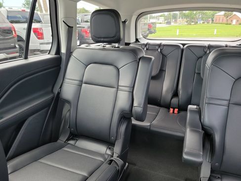 Used 2025 Lincoln Aviator AWD image 15